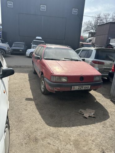 Volkswagen: Volkswagen Passat: 1992 г., 1.8 л, Механика, Бензин, Универсал