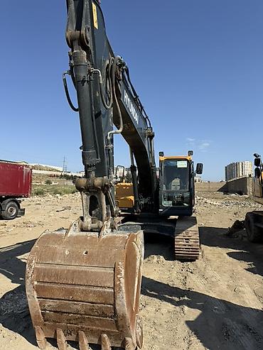hyundai ekskavatorlar: Hyundai Robex 215L paletli ekskavator Texniki xüsusiyyətlər: - Sinif — 6