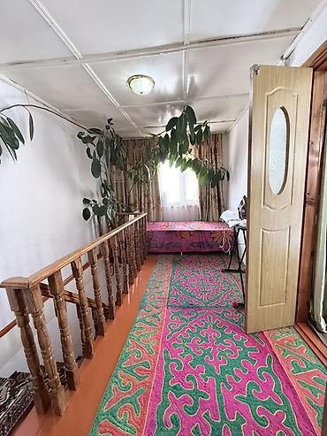 Продажа коттеджей и домов: Двухэтажный дом с двором и хозяйственными постройками, 13 соток село — 11