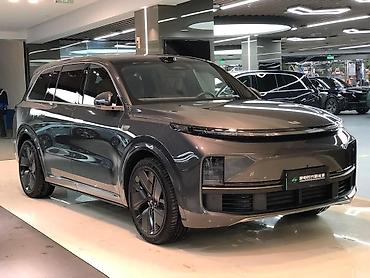 Lixiang: Lixiang L9: 2025 г., Газ — 3