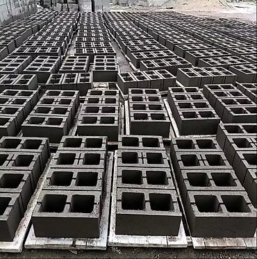 Шлакоблок: Пескоблок собственного изготовления. Ассортимент: - Полнотелый блок — 8