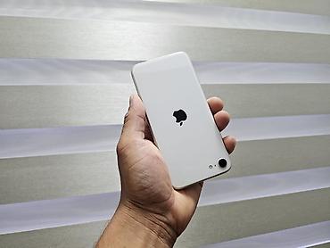 Apple iPhone: IPhone SE, Б/у, 64 ГБ, Белый, Защитное стекло, 76 % — 2