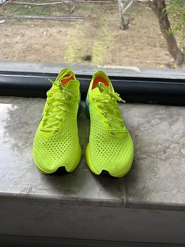 bot kar: Nike ZoomX Vaporfly Next% 3 (Fast Pack renk modeli). 36,5 ölçü — 6