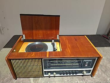 retro gramofon: Retro radio və vinil (plastinka) çalar Rekord 314 – işlək Sovet — 3