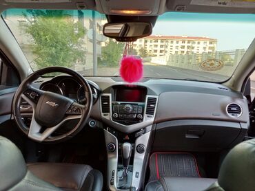 04 maşın: Chevrolet Cruze: 1.6 l | Sedan