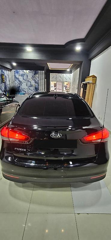 jet 49: Kia Forte: 2 l | 2017 il Sedan — 3