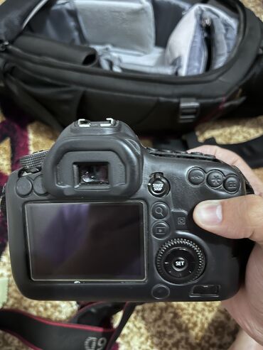Фотоаппараты: Срочно продам Canon 6D в хорошем состоянии, носился всегда в чехле