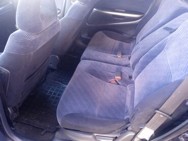 Honda: Honda Stream: 2001 г., 2 л, Механика, Бензин, Универсал — 9