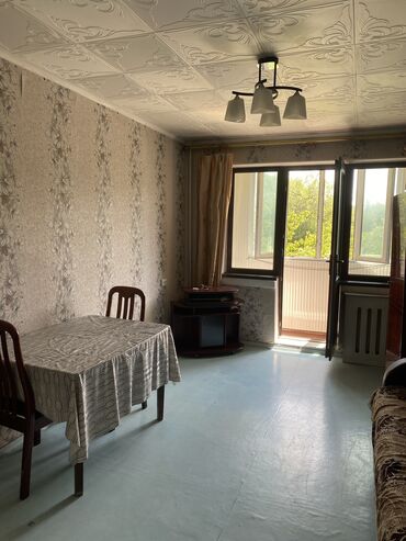 снять квартиру в заре: 1 бөлмө, 33 кв. м, 104-серия, 2 кабат, Косметикалык ремонт