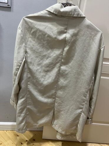 Kostyumlar: Dəst birlikdə Pencək Bershka Şalvar Zara. Dəst olaraq satılır 15 AZN — 7