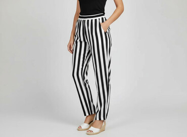 hm spodnie czarne szerokie: H&M, Material trousers for women, size L