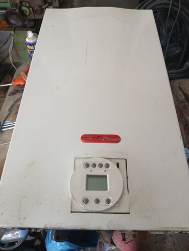 Radiatorlar: Baymak 24luk kombi 2essenjor normal islək vəziyyətdə *350azn* kohnə