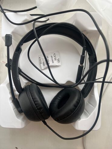 купить правый наушник airpods 3: Наушники с микрофоном. Новый. Купили в магазине за 900 Сомов. Не