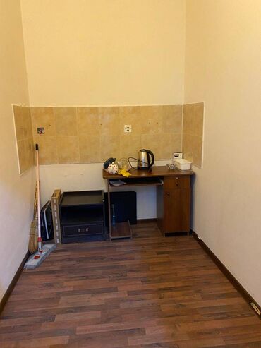 Mağazalar: Razində İcra hakimiyətinin yaxınlığı 5 mərtəbəli binanın 1 ci — 11