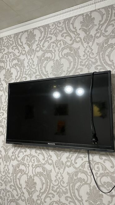 Телевизоры: Телевизор 4500с. Роутер в подарок