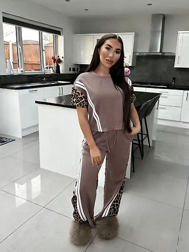 Gornji i donji deo: 🔥Dvodeleni ženski set – trenerka sa leopard detaljima
✅3300 din — 6