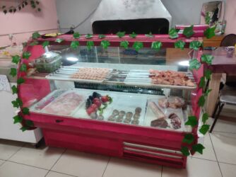 Промышленные морозильники: Manqal üçün vitrin hal hazirda kababxanada isleyir. hec bir probemi