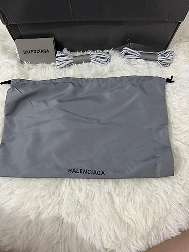 Кроссовки и спортивная обувь: Кроссовки Balenciaga Track Sneaker - Модель: Track Sneaker (артикул — 3