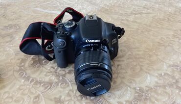 avto kamera: Canon EOS 2000D DSLR kamerası, fotoqrafiya ehtiyacları üçün etibarlı