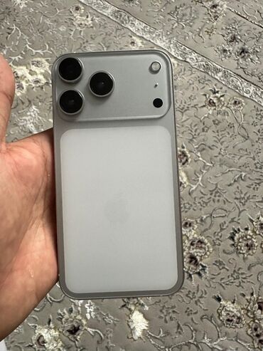 телефонь: IPhone 11, Серебристый