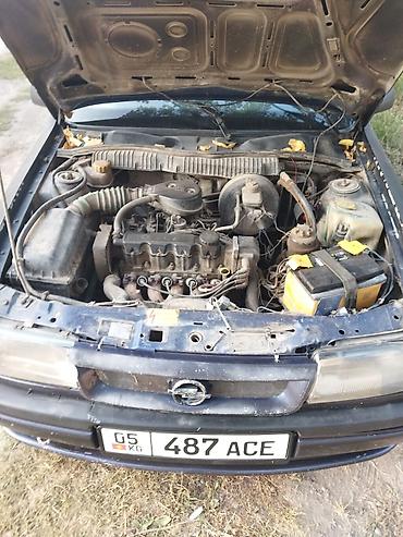 c class w204: Opel Vectra: 1995 г., 1.6 л, Механика, Бензин, Седан — 1