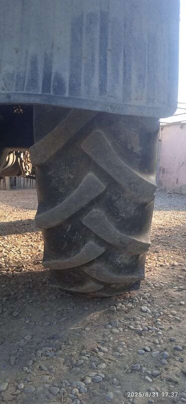 Traktorlar: MTZ Belarus traktoru - Korpus və kabina: Tam ölçülü kabina, günəşə — 5