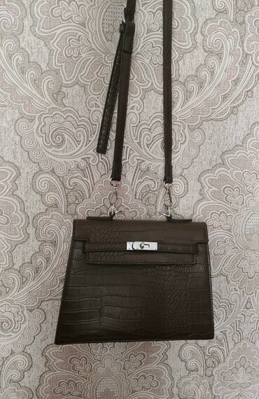 спартивний сумка: Сумка Hermes, красивого шоколадного цвета. без потертостей снаружи