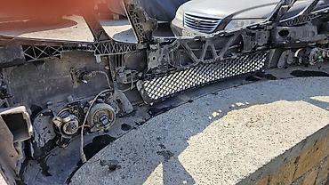 Bamperlər, buferlər: Ön, Mercedes-Benz 212, 2010 il, Ünvandan götürmə — 3