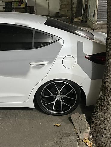 Hyundai: Diskiler barterde oluna biler Hyundai Elantra sedan – ağ rəng — 2
