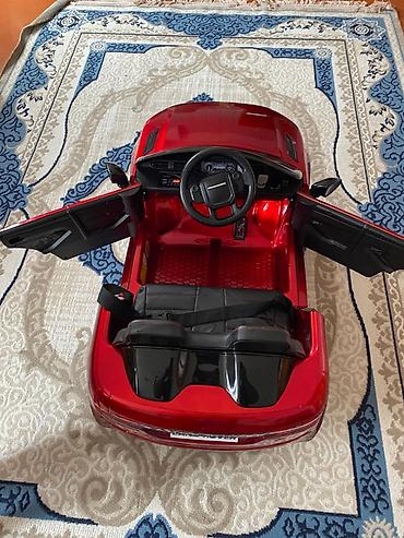 hello kitty oyuncaq: Uşaq elektrik maşını – Range Rover üslubunda, qırmızı rəng — 2