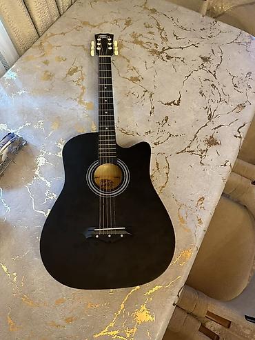 gitara yolana: Qara rəngli akustik gitara – cutaway dizaynlı - Korpus: dreadnought — 2
