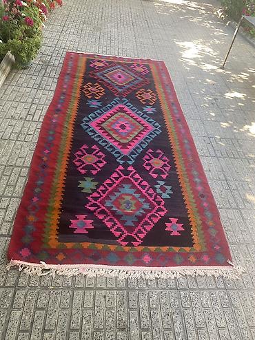 kilim: Uzunlugu 3m, eni 1,5 m olan kilim . El isidir cox gozeldir. Real — 2