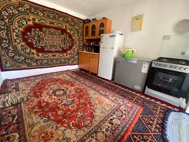 земля поливная: 📍 Дордой-1, ж/м 🔑 Продаётся участок 6 соток с постройками 🏠 На