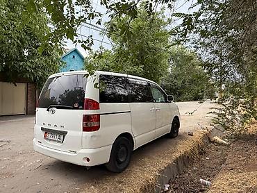 Toyota: Toyota Noah: 2003 г., Минивэн — 4