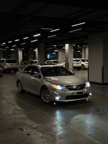 продаю скутер срочно: Toyota Camry: 2012 г., 2.5 л, Вариатор, Гибрид, Седан
