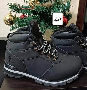 Gležnjače: 2200 dinara 
Cipele,cizme
mn — 1