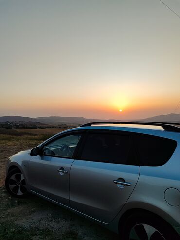 Hyundai: Hyundai i30: 1.6 l | 2009 il Universal — 19