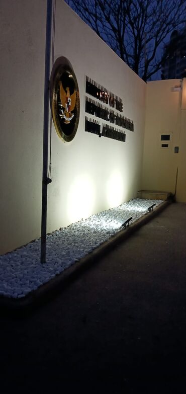 Dekorativ daşlar: Ağ daşlar.Dekorativ Ağ daşlar Təbii daşlardır.kiçik orta və böyük — 12