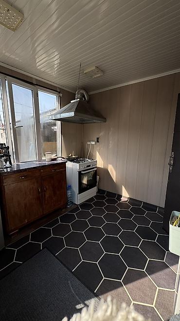 Продажа коттеджей и домов: Продаётся полдома с участком!!! 📍 г. Бишкек, район Азия Молл — 13