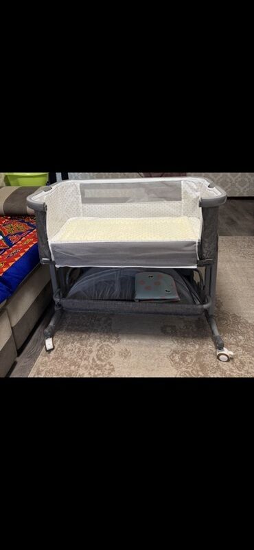 купить бортики на детскую кроватку: Колыбель-люлька для новорождённых Особенности: - Боковая стенка на