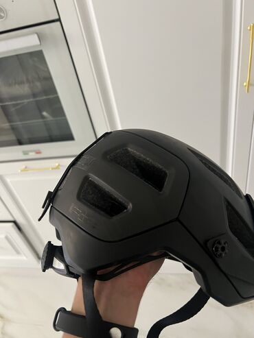 velosipedlə: R2 Trail 2.0 mtb helmet
 
Udar yoxdu M razmer 
az istifade olunub