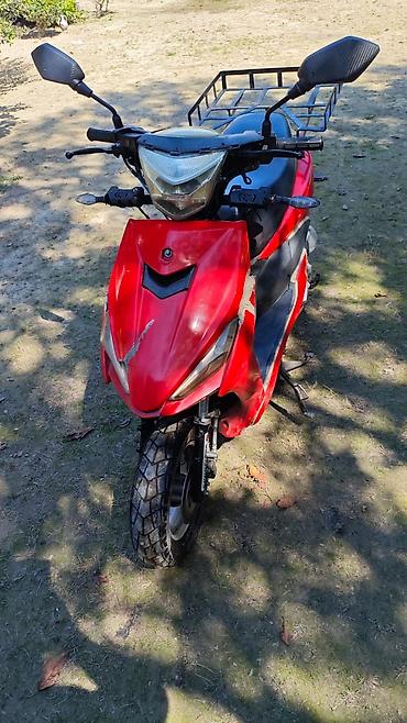 Moon 80cc moped satılır.işlək vəziyətdədir.hər şeyi işləyir.əlavə