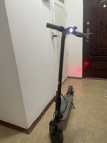 scooter elektron: İşlənmiş Elektrik samokat 8", ≤ 250 Vt, 16 - 25 km/s, Ünvandan götürmə