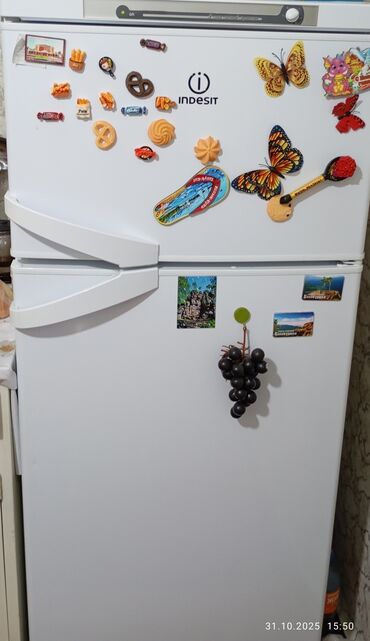 бу холодильник мини: Холодильник Indesit, Двухкамерный at lalafo.kg бу холодильник мини: Холодильник Indesit, Двухкамерный