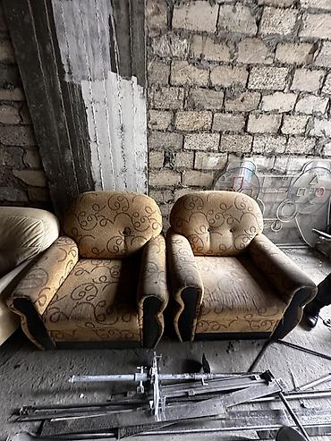 kresloları: Kreslo iki ədəd Yaxşı vəziyyətdədirlər Unvan Zərifə Əliyeva göz — 1