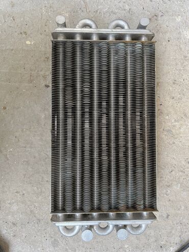 Radiatorlar: Ana Esenjor. Esenjor.Ölçüsü uzunluq 29 sm.4 çıxışlı. 2 ay işlənib