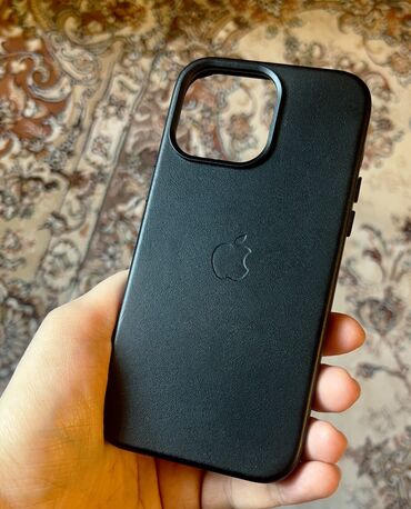 iphone 12 bakida: 14 pro max üçün case qara rəngdədi leather case. İdeal vəziyyətdədi