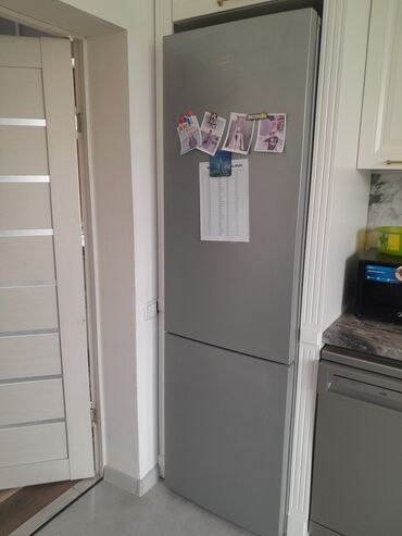 холодильники для кухни: Холодильник Beko, Б/у, Двухкамерный, 60 * 200 *