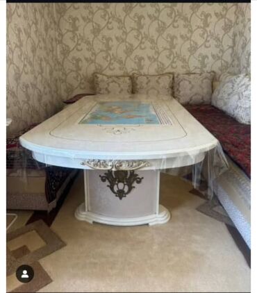 бу столы: Элегантный обеденный стол в классическом стиле. - Форма