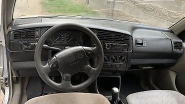 Продажа авто: Volkswagen Golf: 1992 г., 1.8 л, Механика, Бензин, Хэтчбэк — 3